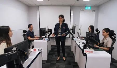 RPA發送預警短信，新加坡警方與4家銀行聯合，避免約6943萬美元損失